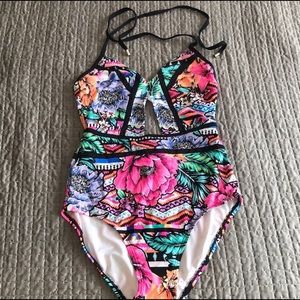 SALE! Brand new one piece swimsuit 🌊